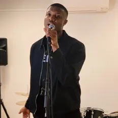 Écoutez Pilé, regardez des vidéoclips, lisez la biographie, consultez les dates de tournée et plus encore !