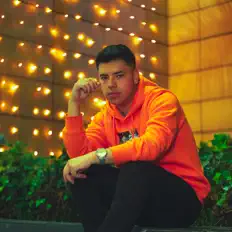 Ouve Ennebly, vê vídeos de música, lê a biografia, vê as datas da digressão e muito mais!