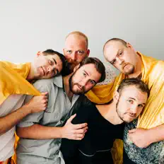 Hör dir Halfloves an, schau dir Musikvideos an, lies die Biografie, finde Tourdaten und mehr!