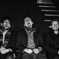 undefinedを聴いたり、ミュージックビデオを鑑賞したり、経歴やツアー日程などを確認したりしましょう！