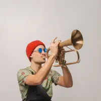 Escucha a undefined, mira vídeos musicales, lee la biografía, consulta fechas de giras y mucho más.
