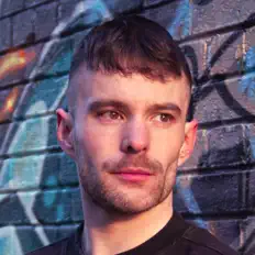 聆聽 Alex Moretto、觀看音樂影片、閱讀小傳、查看巡演日期等！