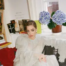 收听 Isabella Summers、观看音乐视频、阅读小传、查看巡演日期等 ！