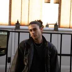 Luister naar Dusty Dan, bekijk muziekvideo's, lees de bio, bekijk de tourdata, en meer!