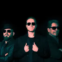 Luister naar undefined, bekijk muziekvideo's, lees de bio, bekijk de tourdata, en meer!