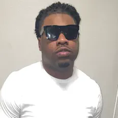 Sirtifiedを聴いたり、ミュージックビデオを鑑賞したり、経歴やツアー日程などを確認したりしましょう！