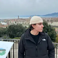 收听 Bouvrd、观看音乐视频、阅读小传、查看巡演日期等 ！