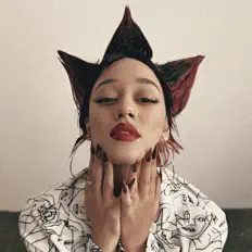 Cinnamon Babe을(를) 듣고, 뮤직 비디오를 보고, 약력을 읽고, 투어 일정 등을 확인하세요!