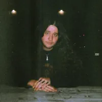 Escucha a undefined, mira videos musicales, lee su biografía, consulta las fechas de las gira y más.