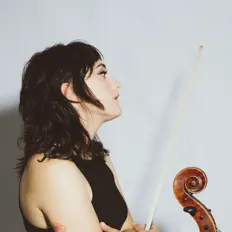 Écoutez Kaitlyn Raitz, regardez des vidéoclips, lisez la biographie, consultez les dates de tournée et plus encore !