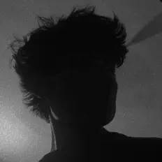 Poslechněte si interpreta Ester Vibe, sledujte hudební videa, přečtěte si životopis, podívejte se na data turné a další informace.