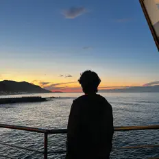 Hör dir Kimo an, schau dir Musikvideos an, lies die Biografie, finde Tourdaten und mehr!