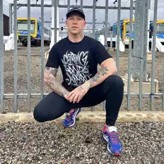 Dengarkan Flowz Dilione, tonton video musik, baca bio, lihat tanggal tur & lainnya!
