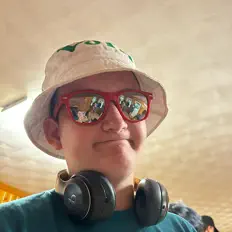 聆聽 T-Strike、觀看音樂影片、閱讀小傳、查看巡演日期等！