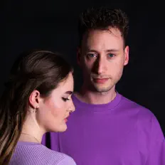 Ακούστε περιεχόμενο από EV-LO, παρακολουθήστε μουσικά βίντεο, διαβάστε το βιογραφικό, δείτε ημερομηνίες περιοδείας, και πολλά ακόμη!