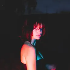 聆聽 Hailey Wild、觀看音樂影片、閱讀小傳、查看巡演日期等！