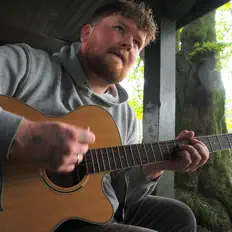 Hör dir Jake Byrne an, schau dir Musikvideos an, lies die Biografie, finde Tourdaten und mehr!