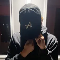 聆聽 undefined、觀看音樂影片、閱讀小傳、查看巡演日期等!