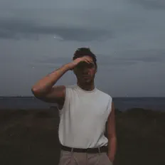 Ouve adpej, vê vídeos de música, lê a biografia, vê as datas da digressão e muito mais!