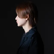 聆聽 YO-TKHS、觀看音樂影片、閱讀小傳、查看巡演日期等！