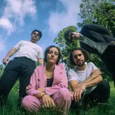 Escucha a Los Berets, mira vídeos musicales, lee la biografía, consulta fechas de giras y mucho más.