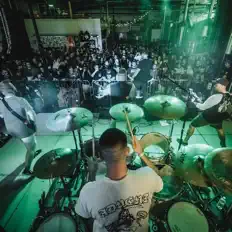 收听 With Blood Comes Cleansing、观看音乐视频、阅读小传、查看巡演日期等 ！