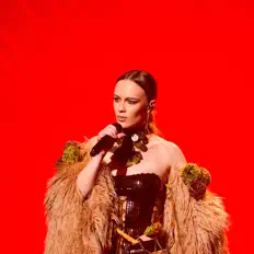 收听 ANKA、观看音乐视频、阅读小传、查看巡演日期等 ！