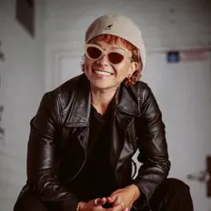 KOOLZ을(를) 듣고, 뮤직 비디오를 보고, 약력을 읽고, 투어 일정 등을 확인하세요!