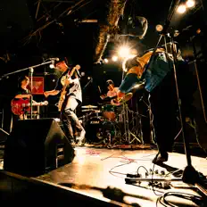 MIKENNを聴いたり、ミュージックビデオを鑑賞したり、経歴やツアー日程などを確認したりしましょう！