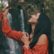 Listen to Isis Bordetas, watch music videos, read bio, see tour dates & more!