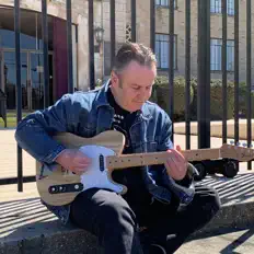 Hör dir Richard Wilson an, schau dir Musikvideos an, lies die Biografie, finde Tourdaten und mehr!