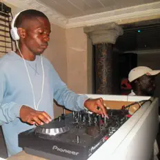 聆聽 Zero La Deep、觀看音樂影片、閱讀小傳、查看巡演日期等！