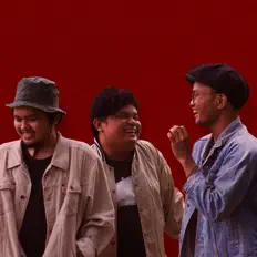 Dengarkan Taut, tonton video musik, baca bio, lihat tanggal tur & lainnya!