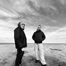 Escucha a O&P, mira videos musicales, lee su biografía, consulta las fechas de las gira y más.