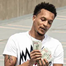 Dengarkan Switchgang Mari Bandz, tonton video musik, baca bio, lihat tanggal tur & lainnya!