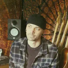 Reece Fell Over dinle, müzik videolarını izle, biyografisini oku, tur tarihlerini ve daha fazlasını gör!