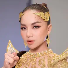 Poslechněte si interpreta តន់ ចន្ទសីម៉ា, sledujte hudební videa, přečtěte si životopis, podívejte se na data turné a další informace.