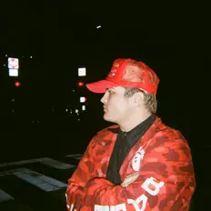 聆聽 3thirty、觀看音樂影片、閱讀小傳、查看巡演日期等！
