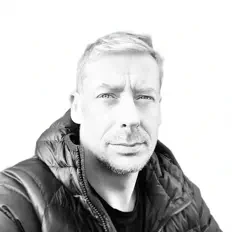 iV을(를) 듣고, 뮤직 비디오를 보고, 약력을 읽고, 투어 일정 등을 확인하세요!