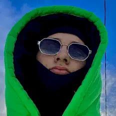 Hör dir WiFi an, schau dir Musikvideos an, lies die Biografie, finde Tourdaten und mehr!