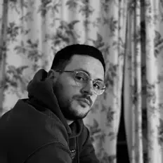 Poslechněte si interpreta Jules Vert, sledujte hudební videa, přečtěte si životopis, podívejte se na data turné a další informace.