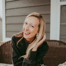 Brandi Felter: песни, клипы, биография, даты выступлений и многое другое.