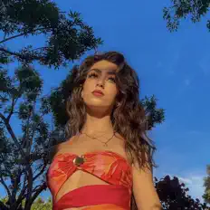 Dengarkan Gianna Shay, tonton video musik, baca bio, lihat tanggal tur & lainnya!