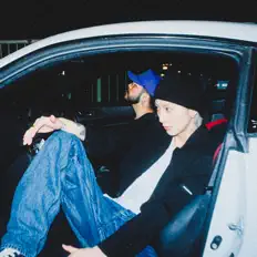 LYNN सुनें, म्यूज़िक वीडियो देखें, बायो पढ़ें, दौरे की तारीखें और बहुत कुछ देखें!