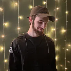 Poslechněte si interpreta Woodsy Jr., sledujte hudební videa, přečtěte si životopis, podívejte se na data turné a další informace.