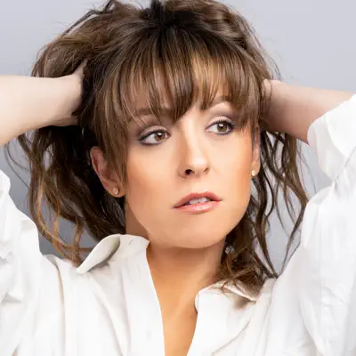 Listen to Ella Laïrone, watch music videos, read bio, see tour dates & more!
