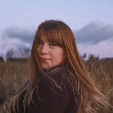 Poslechněte si interpreta Rebecca Hurn, sledujte hudební videa, přečtěte si životopis, podívejte se na data turné a další informace.