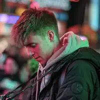 收听 undefined、观看音乐视频、阅读小传、查看巡演日期等 ！