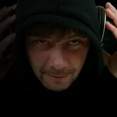 聆聽 Alex Savanin、觀看音樂影片、閱讀小傳、查看巡演日期等！