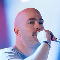 Dengarkan undefined, tonton video musik, baca bio, lihat tanggal tur & lainnya!